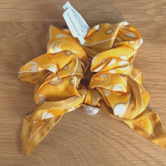 ANTHROPOLOGIE Charmed Hair Scarf Scrunchie, Dark Yellow Abstract Paisley - Picture 2 of 9